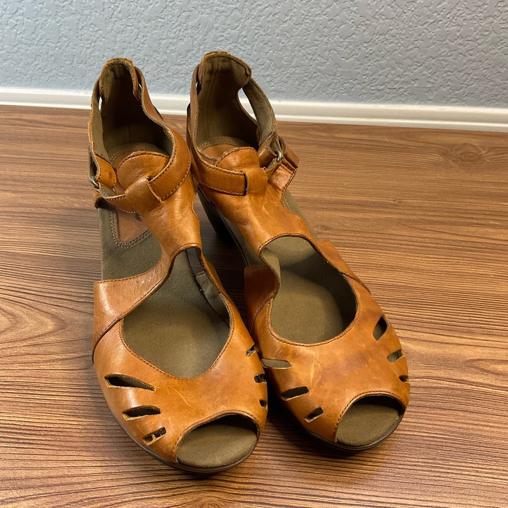 Merrell Women’s Brown Leather Comfort Sandals Mary Jane Fisherman Shoes Sz 10